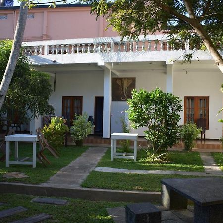 Aroma Guest House Mirissa Exterior foto