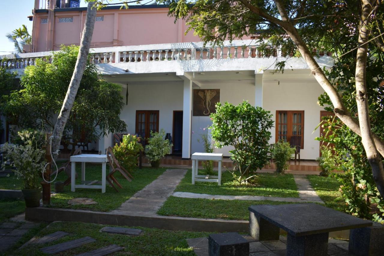 Aroma Guest House Mirissa Exterior foto