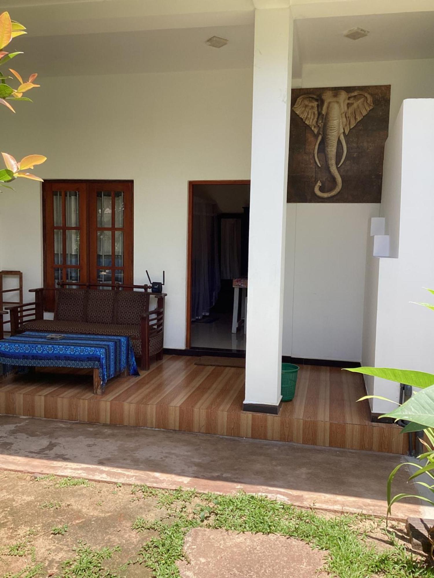 Aroma Guest House Mirissa Exterior foto